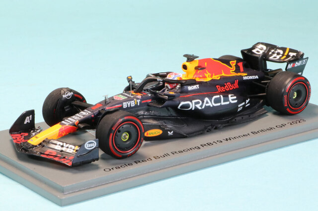 スパーク 1/43 レッドブル RB19 イギリス GP 2023 M.フェスタッペン ウィナー ピットボード付き　S8592