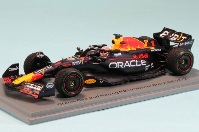 スパーク 1/43 レッドブル RB19 オランダ GP 2023 M.フェルスタペン ウィナー ピットボード付き　　S8923