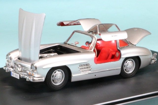 [受注製作見本] ロムファクトリー 1/32 メルセデスベンツ 300SL トランク開閉カスタム シルバー　RFH300SLS_YS