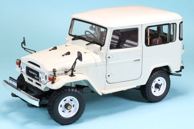 京商 1/18 トヨタ ランドクルーザー 40 バン BJ42V ホワイト フル開閉　KS08971W