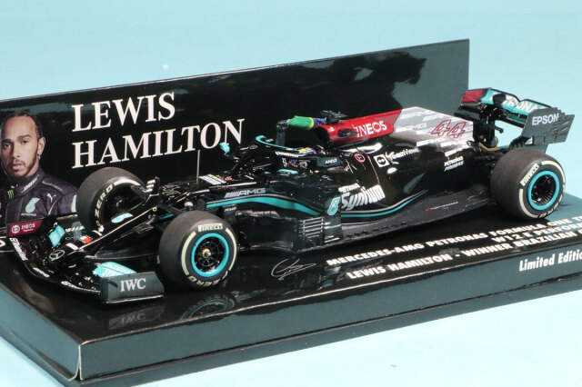 ミニチャンプス 1/43 メルセデス AMG ペトロナス W12 ブラジルGP 2021 Winner L.ハミルトン (フラッグ付)　410212044