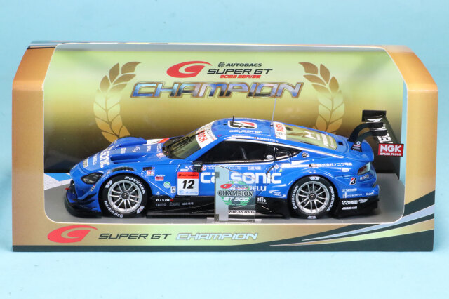 スパーク 1/43 カルソニック インパル ニッサン Z スーパーGT GT500 2022 No.12 平峰一貴 / ベルトラン・バゲット チャンピオンボード付き　43SGT2022