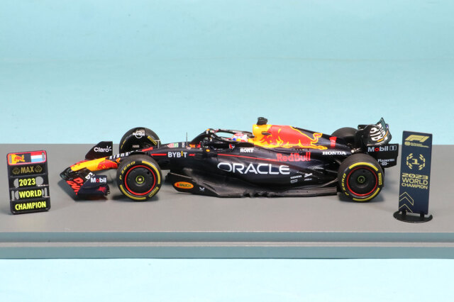スパーク 1/43 レッドブル RB19 カタール GP 2023 M.フェルスタッペン ワールドチャンピオン ナンバー&ピットボード付き　S8919