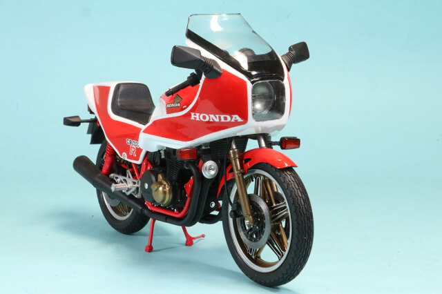 Honda CB1100R (RD) 1/12スケールモデル 1/12 HONDA CB1100R 1982 (RCⅡ） ホワイト/ターコイズ | 鉄道
