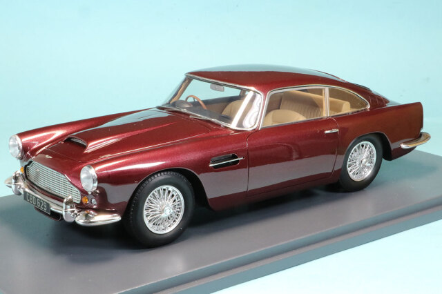シュコー 1/18 アストンマーチン DB4 Mk.2 1960 メタレッド　450065000