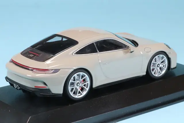 ミニチャンプス 1/43 ポルシェ 992 GT3 ツーリング 2021 チョーク