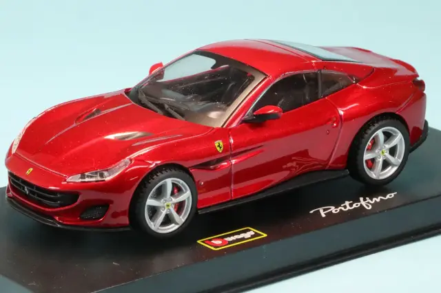 ブラーゴ 1/43 フェラーリ ポルトフィーノ メテリックレッド　18-36909R1