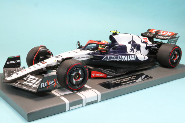 ミニチャンプス 1/18 アルファタウリ AT04 角田裕毅 2023 117230122
