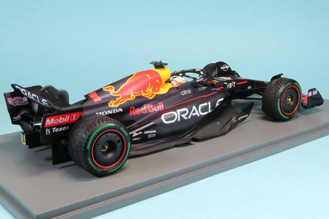 スパーク 1/18 レッドブル RB18 日本 GP 2022 M.フェルスタッペン 
