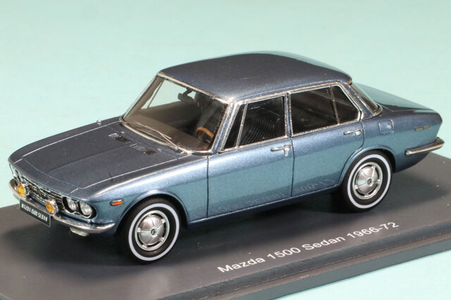 シュコー 1/43 マツダ 1500 セダン 1966-1972 スカイブルー　450934400