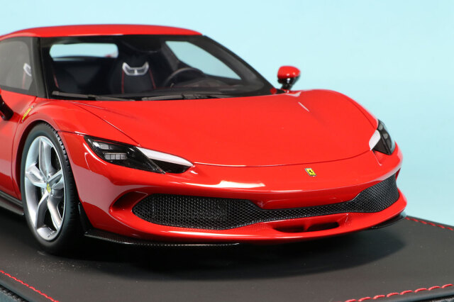 BBR 1/18 フェラーリ 296 GTB ロッソコルサ322 ディスプレイケース付き