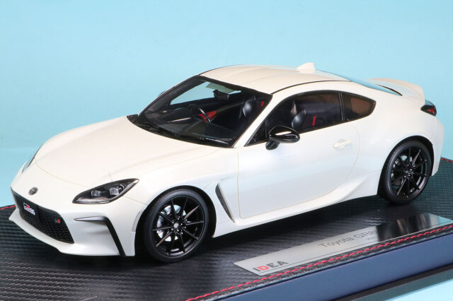 アイドロン/イデア 1/18 トヨタ GR86 RZ 2021 クリスタルホワイト  