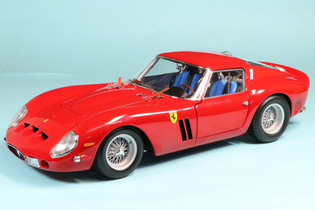 京商 1/18 フェラーリ 250GTO レッド フル開閉　KS08438R