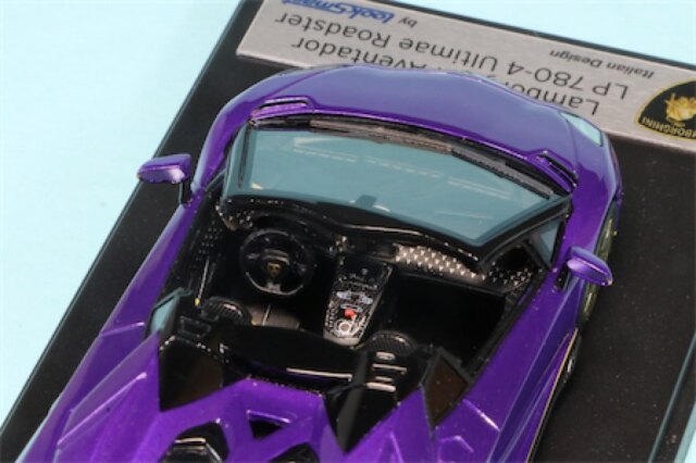 ルックスマート 1/43 ランボルギーニ アヴェンタドール