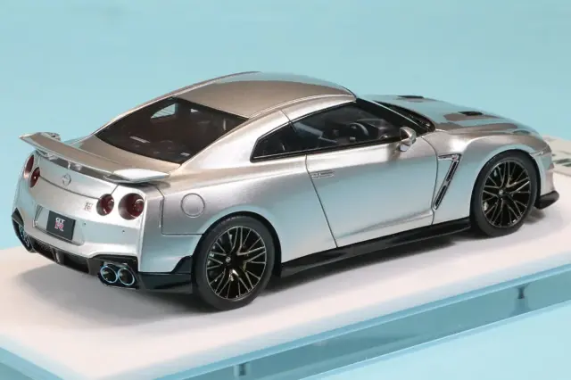 アイドロン 1/43 ニッサン GT-R R35 プレミアムエディション