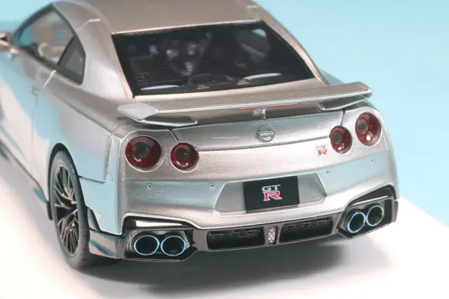 アイドロン 1/43 ニッサン GT-R R35 プレミアムエディション