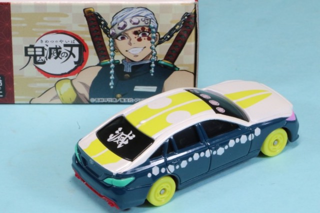 トミカ 1/64 トヨタ クラウン 