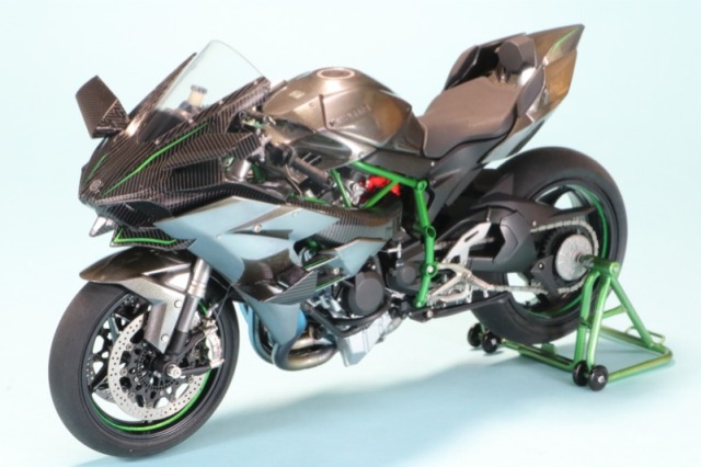 [受注製作見本]  ロムファクトリー 1/12 カワサキ Ninjya H2R カーボン/ガラスブラックメタリック タミヤディスプレイケース Dタイプ付き　RF14131SK