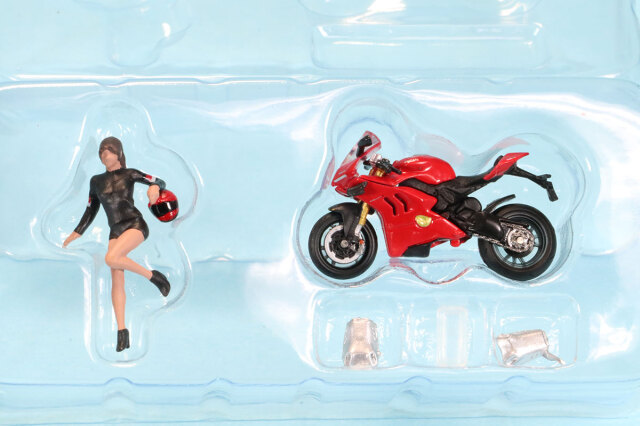 MINI-GT 1/64 ドゥカティ パニガーレ V4 S w/ドゥガティ ガール	　MGT00682-L