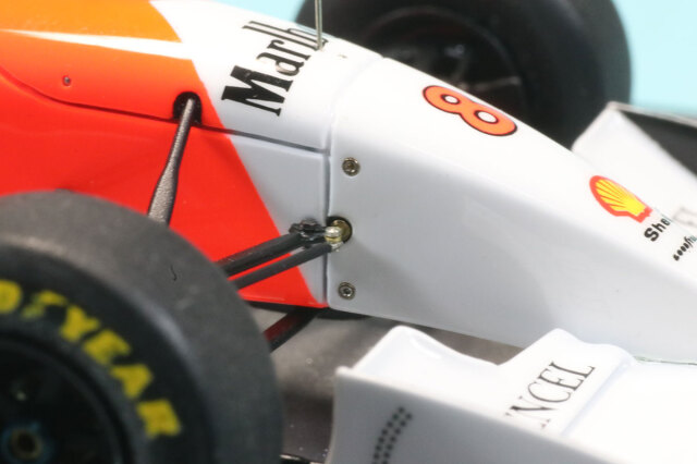 もなか出品1/8 マクラーレンM4P-23 完成品＆1/8 フィギュア デアゴスティーニ 1/8 マクラーレン MP4-23 McLaren 完成品/組立