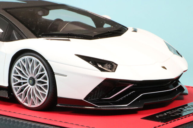 MRコレクション 1/18 ランボルギーニ アヴェンタドール アルティメイト  