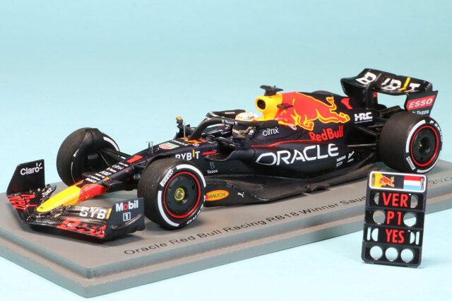 スパーク 1/43 オラクル レッドブル レーシング RB18 サウジアラビアGP 2022 Winner M.フェルスタッペン (ピットボード付)　S8524