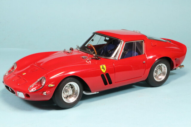 CMC  1/18 フェラーリ 250 GTO RHD（右ハンドル） ロンドン モーターショー 1962 レッド　M-256