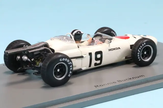 メイクアップ 1/43 ホンダF1 RA272 とトランスポーター 2台 メイクアップ 1/43 ホンダF1 RA272 とトランスポーター 2台