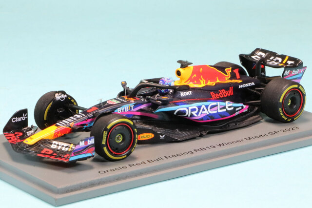 スパーク 1/43 レッドブル RB19 マイアミGP 2023 M.フェルスタッペン ウィナー　S8580