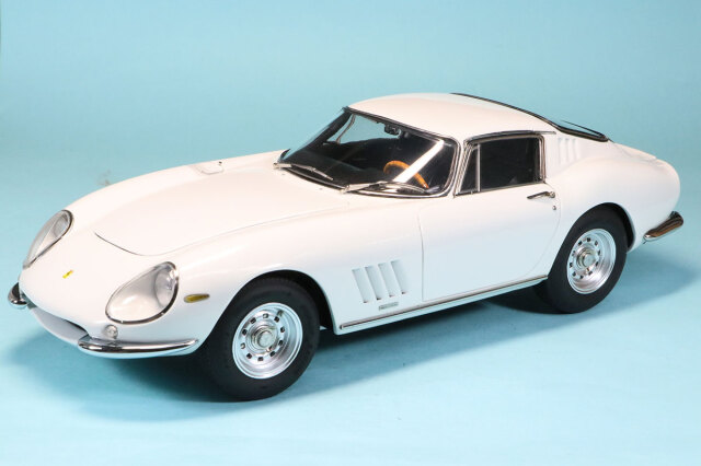 CMC 1/18 フェラーリ 275 GTB/C ホワイト 台座プレート付き　M-241