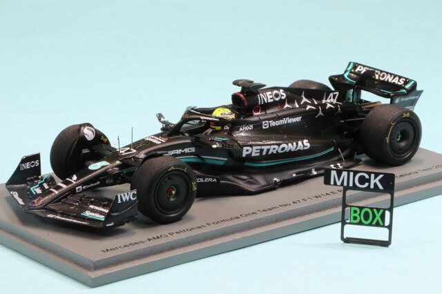 スパーク 1/43 メルセデス AMG W14 スペイン GP 2023 ミック シューマッハ タイヤテスト ピットボード付き　S8913