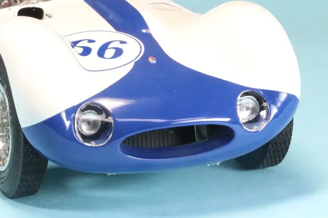 ミニカー　1/18 マセラティー　ティーポ61 ミニチャンプス Maserati Tipo 61 Birdcage by Minichamps in 1/18 scale - YouTube