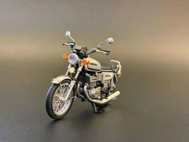 [予約] KAGEROU ノンスケール 国産旧車 ミニチュアバイク サンハチマル B4 シルバー 全長およそ70mm 　K-MB001S