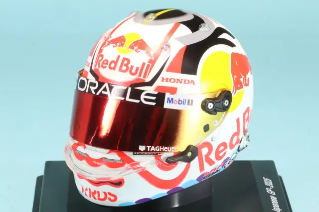 スパーク 1/5 ヘルメット オラクル レッドブル 角田 裕毅 2025