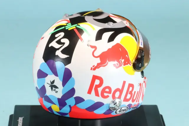 スパーク 1/5スケール 角田裕毅 2025年 日本GP レッドブル ヘルメット 1 / レッドブル|1/5スケールスパーク 1/5スケール 角田裕毅 2025