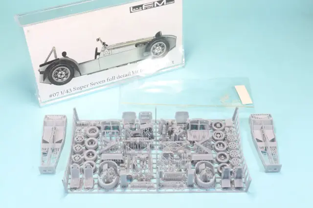 レイクフロントモデル 1/43 3Dプリントフルディティールキット ケータハム スーパー7 フルディティールキット 仕様違い2台セット  リメイク版　LFM-07