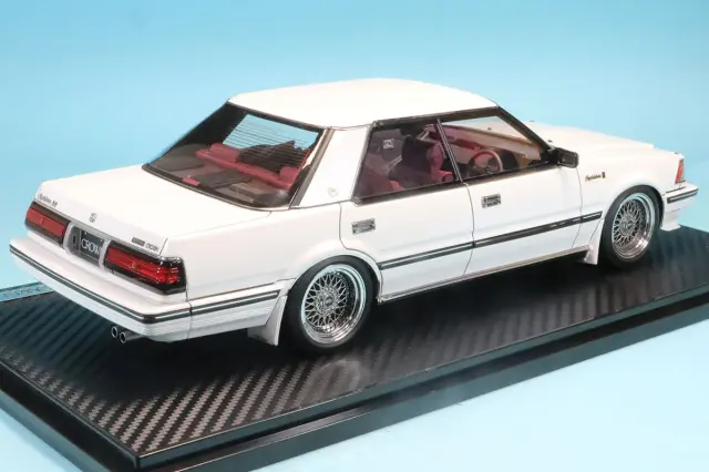 イグニッションモデル 1/18 トヨタ クラウン 2.8 ロイヤルサルーン G