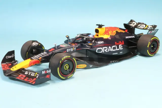 ミニチャンプス 1/18 レッドブル RB20 ラスベガスGP 2024 ワールドチャンピオン M.フェルスタッペン　110242201