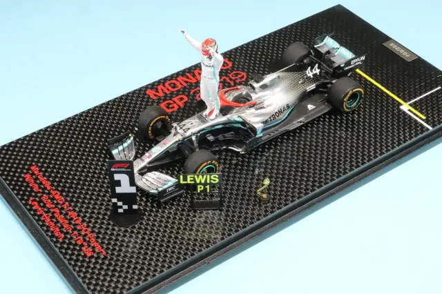 海外ショップ特注スパーク 1/43 メルセデス AMG W10 モナコGP  2019 L.ハミルトン ウィナー フィギュア、ボード付き カーボンベース　WS016