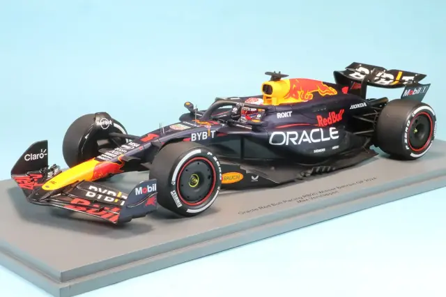 スパーク 1/18 レッドブル RB20 バーレーンGP 2024 M.フェルスタッペン ウィナー　18S982