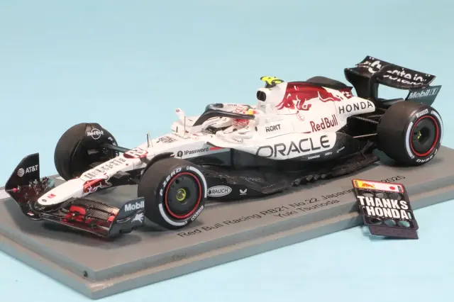 スパーク 1/43 レッドブル RB21 日本GP 2025 角田裕毅 記念ボード付き　  S9595