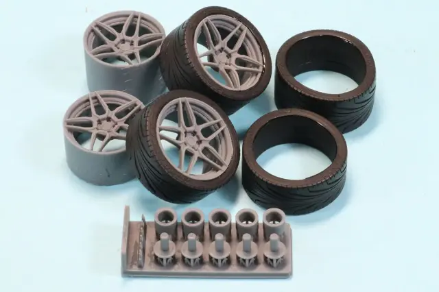 USCP 1/24 19インチ ADV.1 ADV05 MV2 CS & グッドイヤー イーグル F1 スタッガード ホイール/ゴム製タイヤセット　24P104T　