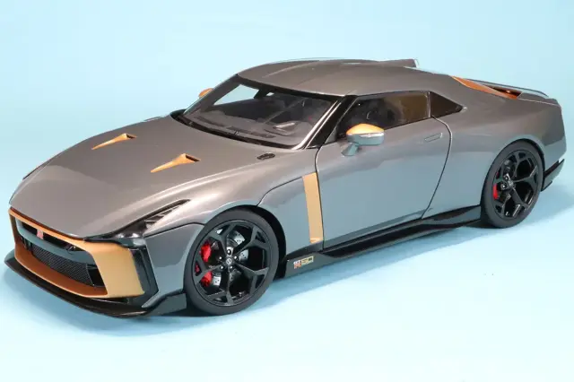 オートアート 1/18 ニッサン GT-R50 イタルデザイン グレー／ゴールド 77510