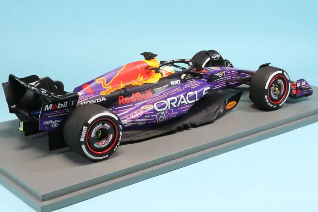 スパーク 1/18 レッドブル RB19 ラスベガス GP 2023 M