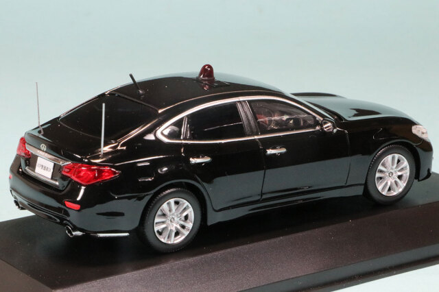 レイズ 1/43 ニッサン フーガ 370GT (Y51) 2018 警察本部警備部要人 