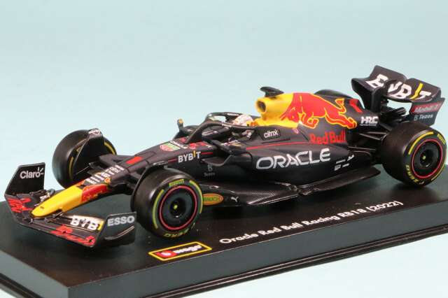 ブラーゴ 1/43 オラクル レッドブル レーシング RB18 2022 M.フェルスタッペン (ドライバー付)　BUR38062V