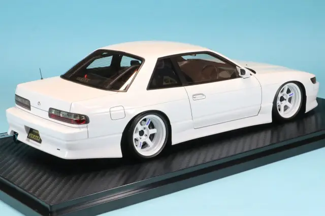 イグニッションモデル 1/18 ヴェルテックス ニッサン