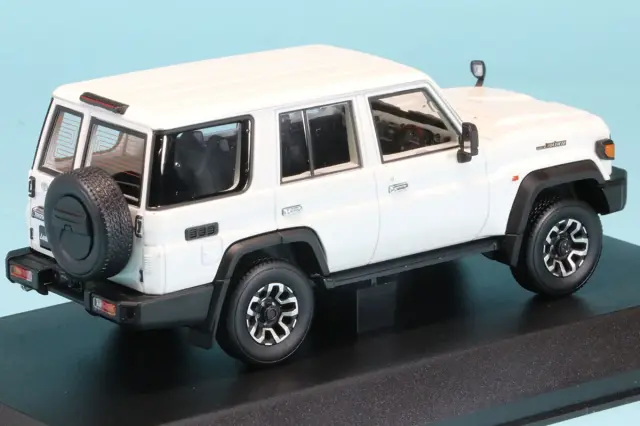 ランクル70 ミニカー　スーパーホワイトⅡ 1/64 Toyota Land Cruiser 70 Super White II RHD【C33172