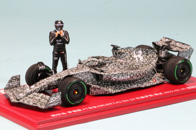 中国ショップ特注スパーク 1/43 アルファロメオ C42 バルセロナテスト 2022 周冠宇 フィギュア付き　SP418