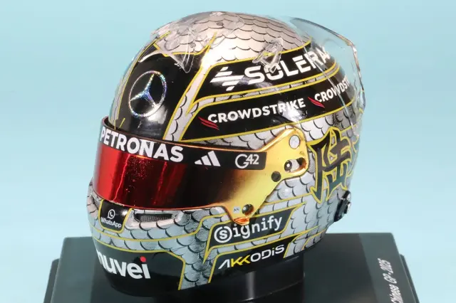 スパーク 1/5 ヘルメット メルセデス AMG  ジョージ ラッセル   2025  中国GP　5HF199